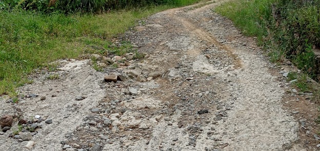 Jalan Penghubung Antara Kecamatan Kutabuluh Dan Tiga Binanga Terus Menerus Dalam Kondisi Rusak Parah.