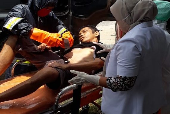 Indra (45) didapati meninggal di dalam kabin truk yang dikemudikannya