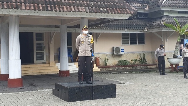 Rabu 27 Mei 2020 personel Polres Lombok Tengah melaksanakan apel pagi yang bertempat dilapangan apel Polres (Lapangan Ex Kantor Bupati)