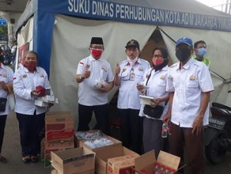 (HIPMIKIMDO) serentak turun kejalan melakukan bakti sosial untuk membagikan 1000 Takjil dan 1000 Masker gratis kepada masyarakat hari Rabu (13/5/2020)