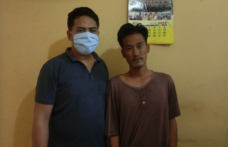 Emon (23) diciduk Unit Reskrim Polsek Teluk Mengkudu, dari kediamannya, di Dusun VIII, Kampung Pelintahan, Desa Sei Rampah, Kecamatan Sei Rampah, Kabupaten Serdang Bedagai, Selasa (23/6/2020) sekitar pukul 10.00 wib