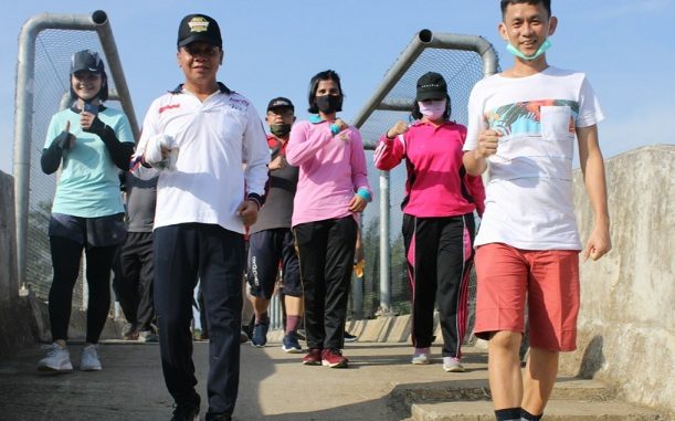 Kapolres Sergai bersama personel menggelar kegiatan olahraga Hash, Minggu (15/6/2020)