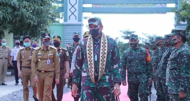 Pangdam II/Sriwijaya Mayor Jendral TNI Irwan, S.I.P.,M.Hum, beserta jajarannya hari ini melakukan Kunjungan Kerja di Kodim 0427/Way Kanan yang disambut langsung oleh Bupati H. Raden Adipati Surya, S.SH.,M.M, Dandim 0427/Wk Letkol Czi. Komara ST. M.Si dan Jajaran Forum Komunikasi Pimpinan Daerah Kabupaten, Selasa (23/06/2020)