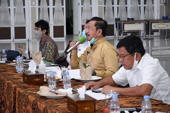 Arsyad yang mewakili Gubernur Sumut Edy Rahmayadi di rapat daring bersama KPU