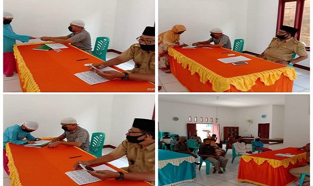 Pembagian BLT Di Desa Kebur menerapkan protokol kesehatan