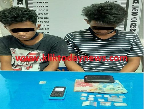 Al dan Ari saat diamankan di Polres Pematangsiantar