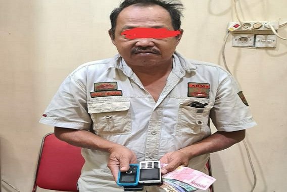 MS (53) alias Aho diringkus team khusus anti bandit (TEKAB) Sat Reskrim Polres Serdang bedagai dari kediamannya di Dusun IV, Desa Pantai Cermin Kanan, Kecamatan Pantai Cermin,Kabupaten Serdang Bedagai, Senin (13/7/) malam.