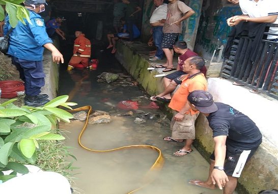 HARI ketiga pencarian korban hanyut di parit jalan Sisingamangaraja Simpang Viyata Yudha, Sauqi (6) warga jalan Sisingamangaraja Kelurahan Bah Kapul Kecamatan Siantar Sitalasari kota Pematang Siantar untuk sementara dihentikan.