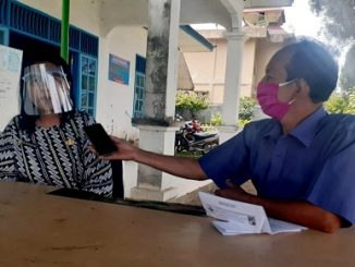 ket foto:Kadis Kesehatan Karo drg Irna Sabrina Sembiring Meliala yang dikonfirmasi wartawan di posko Gugus Tugas Percepatan Penangangan Covid-19 Kabupaten Karo .foto terkelinbukit