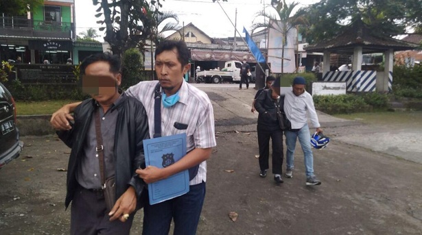 kedua oknum terduga pelaku ini di ringkus ke Mapolres Lotim guna menjalani pemeriksaan lebih lanjut