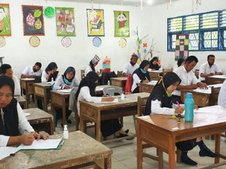 Poto/Ket : Peserta UKG Berjumlah 1.226 Orang Dari Jenjang UPTD Negeri TK, SD dan SMP se-Kabupaten Batu Bara Dengan Menggunakan 61 Ruang Uji di Tiga Lokasi, yaitu SMPN 1 Air Putih, SMPN 1 Lima Puluh dan SMPN 3 Air Putih