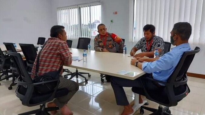 Kapolsek Serbelawan melakukan audensi (pertemuan) ke pihak manajer PT Hutama Karya sebagai pelaksana proyek tersebut. Jumat (14/08/2020) sekira pukul 10.15 WIB.