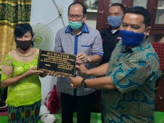 Minggu (9/8/2020), peresmian bedah rumah tersebut ditandai penandatanganan prasasti oleh Bacalon Walikota Pematangsiantar Ir.Asner Silalahi dan Ketua Umum HUMATOB Sakti Sihombing.