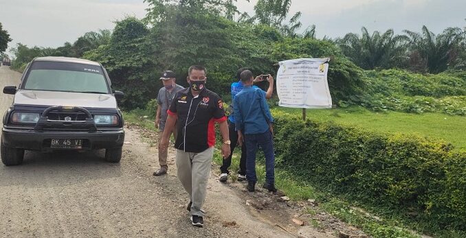 Lokasi proyek Peningkatan Ruas Jalan Lintas Simpang Kresek menuju Perkebunan Tanah Gambus, Kecamatan Lima Puluh, Kabupaten Batu Bara , Selasa (11/8/2020)