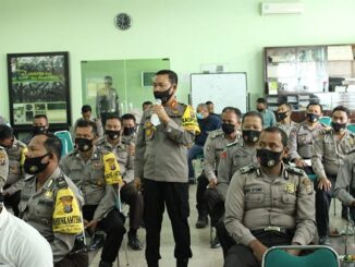 Kapolres Serdang Bedagai AKBP Robin Simatupang SH,M.Hum membekali personel Bhabinkamtibmas tentang Inpres Nomor 6 Tahun 2020 dan Pergub Nomor 34 tahun 2020