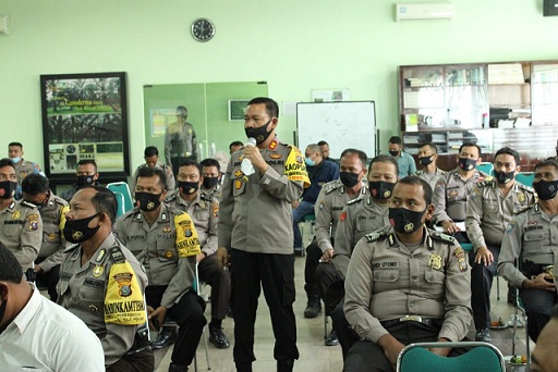 Kapolres Serdang Bedagai AKBP Robin Simatupang SH,M.Hum membekali personel Bhabinkamtibmas tentang Inpres Nomor 6 Tahun 2020 dan Pergub Nomor 34 tahun 2020