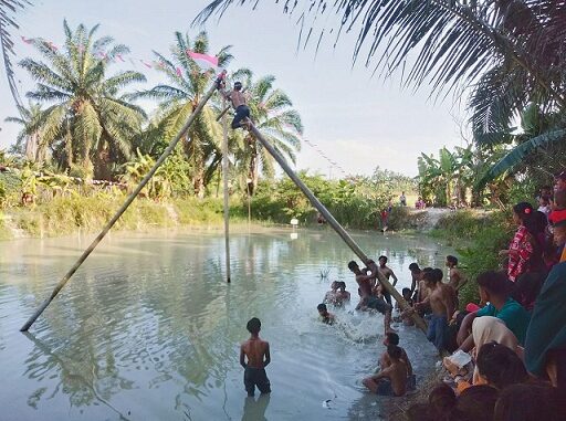 Panjat Pinang di Dusun Suka Makmur tepatnya di belakang kilang Pak Ngaderi Kamis 20/08/2020 Pukul 9.30.WIB.