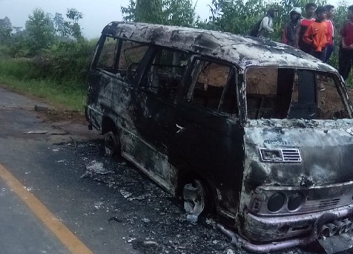 Minibus musnah terbakar, Minggu (23/08/2020) sekira pukul 17.30 WIB.