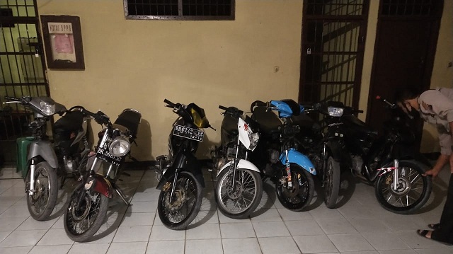 Kepolisian Sektor Balige, menggelar razia terhadap motor pengguna knalpot racing atau bising di sekitaran balige tepatnya di bundaran, Sabtu (08/08/2020) sekira pukul 20.30 Wib malam hari