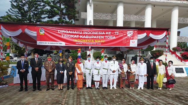 kegiatan Upacara dan Detik Detik Proklamasi di pusatkan di Halaman Pemkab Toba, Senin (17/08/2020), sekira Pukul 08.00 Wib