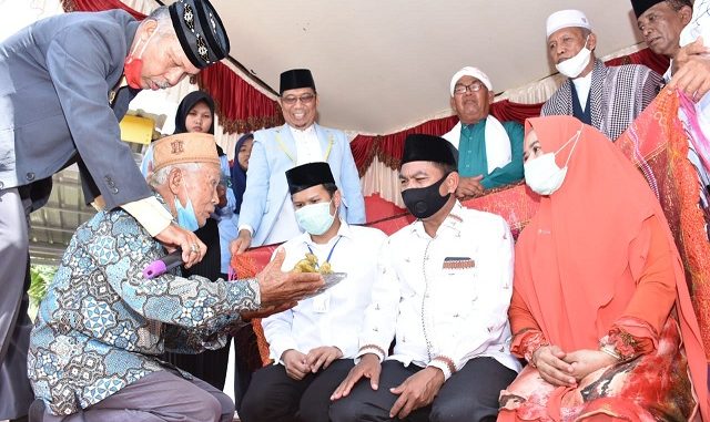 Wakil Bupati Serdang Bedagai H Darma Wijaya dihari jadinya yang ke 48 tahun mewakafkan masjid Aslamuddin di Jalan Panili Indah, Dusun I, Desa Dolok Manampang, Kecamatan Dolok Masihul Kabupaten Serdang Bedagai Sabtu 2/8/2020.Pukul 11.30 WIB.