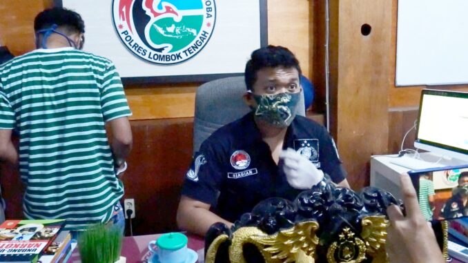 Tim Khusus (Timsus) dari Satuan Resnarkoba Polres Lombok Tengah, Polsubsektor Bandara Internasional Lombok (BIL), dan Tim Opsnal Ditresnarkoba Polda NTB, Senin (27/9) sekitar pukul 12.15 Wita