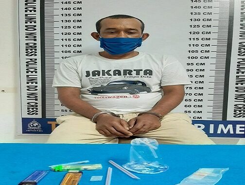 Andi (47) warga jalan Simarjarunjung Kelurahan Karo Kecamatan Siantar Selatan kota Pematang Siantar, terpaksa lhklas tidur di sel Tahanan Satres Narkoba Polres Pematang Siantar.