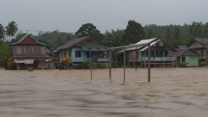 Foto : Sedikitnya 350 rumah warga terendam akibat banjir bandang yang melanda dua kecamatan di Kabupaten Toli-Toli (BPBD Kabupaten Toli-Toli)