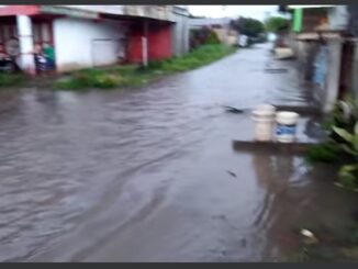 SATU jam hujan, jalan KH A Dahlan Kelurahan Serbelawan Kecamatan Dolok Batu Nanggar Kabupaten Simalungun terendam air