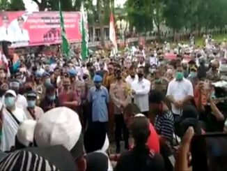 Aksi Bela Islam unjuk rasa di Lapangan Haji Adam Malik, Senin (05/10/2020)