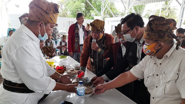 Punguan Pomparan Toga Sinaga dan Boru (PPTSB) Pusat, Provinsi Sumut dan Kabupaten Simalungun memberangkatkan Radiapoh Hasiholan Sinaga (RHS) untuk "bertarung" di Pilkada Kabupaten Simalungun, Sabtu (17/10/2020).