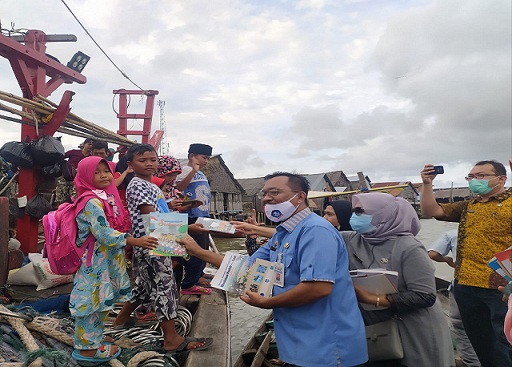 Terima 500 Judul Buku Dari Dinas PA Sumut, Disdik Batubara Bagikan Ribuan Buku Ke TMKD Bandar Rahmat