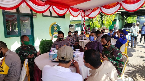 Kapolres Dompu AKBP Syarif Hidayat SH SIK dan Dandim Letkol Inf. Ali Cahyono S.Kom