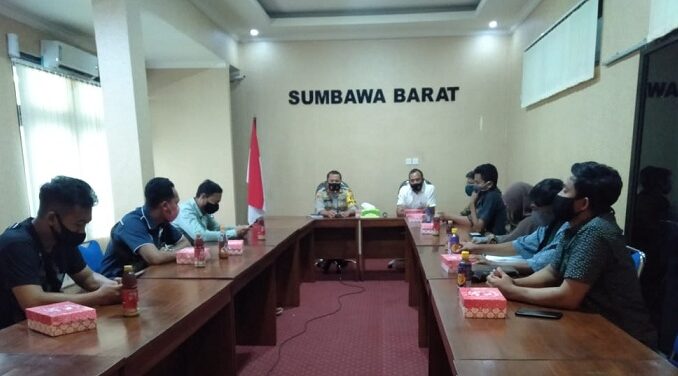 Kapolres Sumbawa Barat AKBP Herman Suriyono, SiK MH mendapat Kunjungan Silaturahmi mahasiswa HMI(Himpunan Mahasiswa Indonesia bersama) Cabang Sumbawa Barat