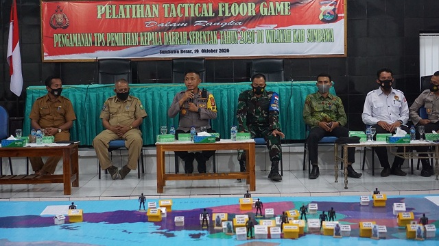 Polres Sumbawa melaksanakan kegiatan Tactical Floor Game (TFG) dalam rangka pelaksanaan Pengamanan Pilkada Sumbawa, Rabu (21/10/2020), di Rupatama polres Sumbawa.