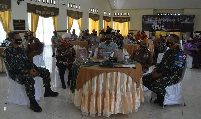 Kegiatan Komunikasi Sosial (Komsos) dengan Keluarga Besar TNI (KBT) yang digelar oleh Aster Panglima TNI dari Mabes TNI, Cilangkap Jakarta Timur, bertempat di Aula Sudirman Makorem 162/WB Jalan Lingkar Selatan Kota Mataram, Rabu (7/9/2020).