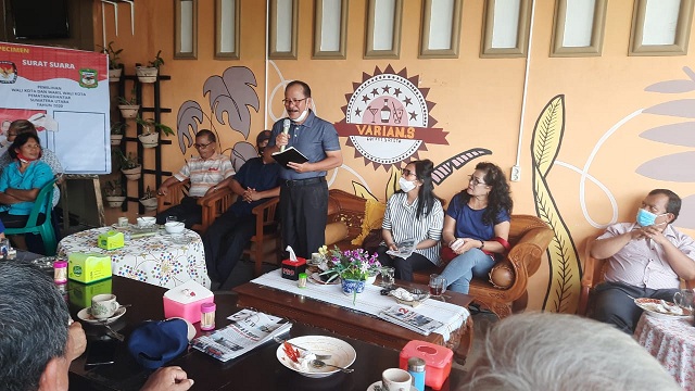 Walikota Asner Silalahi semasa hidupnya menghadiri undangan coffee morning bersama Warga Tomuan, Jumat (20/11/2020)