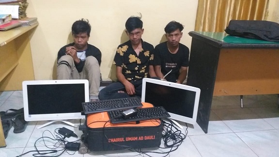 Ketiga pelaku, DNS alias Dani (20) , ANS alias Abid (16) dan HS alias Hotlan (18)