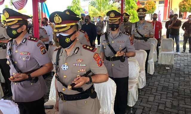 Kapolres Toba AKBP Akala Fikta Jaya S.ik, MH menghadiri upacara pembukaan pendidikan 450 siswa bintara polri Polda Sumut TA 2020/2021 di SPN Hinai Polda Sumut, Selasa (17/11/2020).