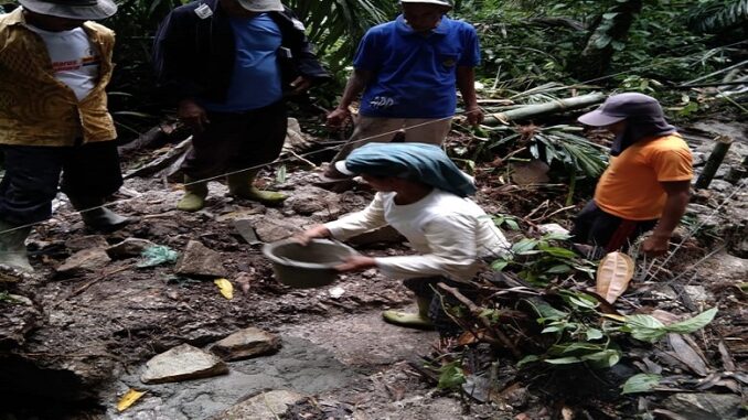 Radipoh Hasiholan Sinaga dan Zonny Waldi (RHS-ZW) memberikan perhatian serius terhadap kebutuhan warga di Dusun Porti, Nagori (Desa) Sipangan Bolon Mekar, Kecamatan Girsang Sipangan (Girsip) Bolon, Kabupaten Simalungun.