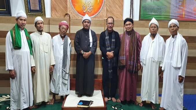 Calon Wali Kota Pematangsiantar, Ir Asner Silalahi MT bersama keluarganya bersilaturahmi ke tempat Tuan Guru Batak (TGB) DR Ahmad Sabban elRahmaniy Rajagukguk di Serambi Babussalam, Kabupaten Simalungun.