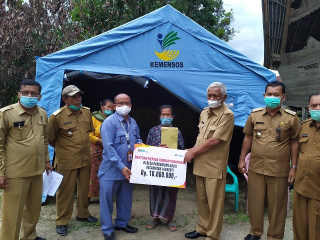 PT INALUM Bantu Korban Kebakaran di Desa Pardomuan Nauli dan Desa Oppu Raja Hutapea Timur, Senin (07/12/2020).