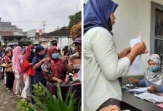 Kepala Kantor Pos Lima Puluh Bina Purba langsung melayani pencairan BST tahap 9, Kamis (10/12/2020).