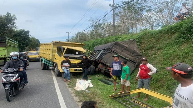 Lokasi laka jalur lintas Km 19-20 Pematang Siantar - Medan areal Perkebunan karet di Nagori Dolok Merangir Kecamatan Tapian Dolok Kabupaten Simalungun Provinsi Sumatera Utara, Rabu (30/12/2020)