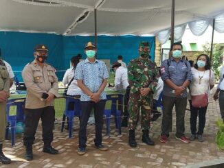 Kapolsek Balige AKP Agus Salim Siagian bersama Danramil 17 Balige Kapten Arh Poltak Pardede serta Camat Balige Pantun Pardede melaksanakan monitoring ke seluruh TPS yang ada di wilayah Kecamatan Balige