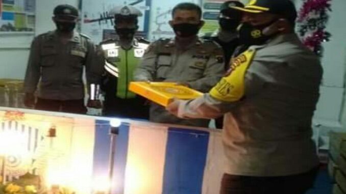 Kapolres Simalungun AKBP Agus Waluyo SIK tinjau Pos Pengamanan dan Pos Pelayanan (Pos Pam-Pos Yan) I Sinaksak di jalan Medan Km 8.5 Sinaksak