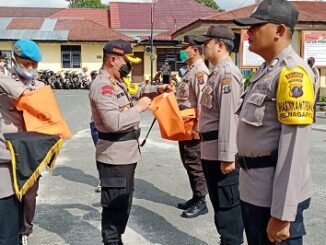 KAPOLRES Pematang Siantar AKBP Boy Sutan Binanga Siregar SIK pimpin Apel Pergeseran Pasukan Pengamanan Pemungutan Suara Pemilihan Walikota dan Wakil Walikota Pematang Siantar Tahun 2020 , Senin (07/12/2020) sekira pukul 10.00 WIB