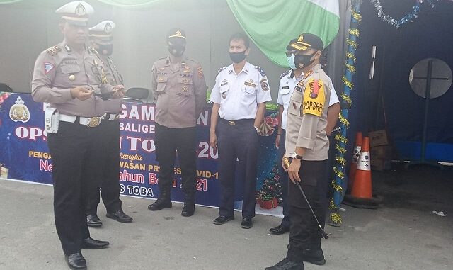 Kapolres Toba, AKBP Akala Fikta Jaya S.ik, MH melakukan pengecekan pos pengamanan (pos pam, Kamis (24/12/2020)