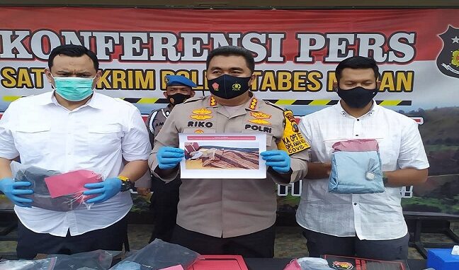 Kapolrestabes Medan Kombes Pol Riko Sunarko didampingi Kasat Reskrim Polrestabes Medan Kompol Martuasah Tobing saat menggelar konferensi pers, Senin (28/12/2020)