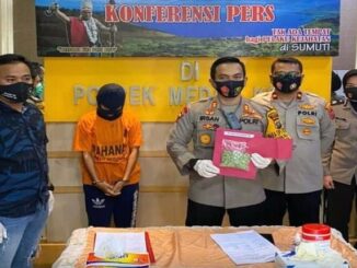 Press Conference, Waka Polrestabes Medan AKBP Irsan Sinuaji SIK.MH didampingi Kapolsek Medan Kota KOMPOL Riki Ramadhan SIK dan Kanit Reskrim Polsek Medan Kota IPTU Ainul Yaqin SIK